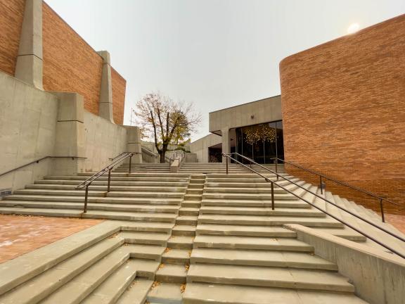 Paseo between the Helen T. White Galleries and the Jackson Conference Center.